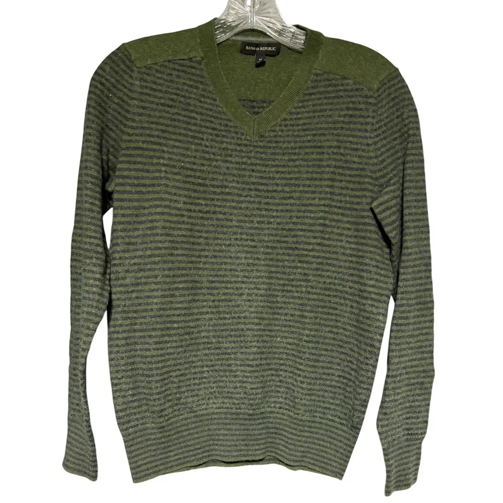 Banana Republic Sweater Mens M V-Neck Olive Green Striped Merino Wool Blend Knit